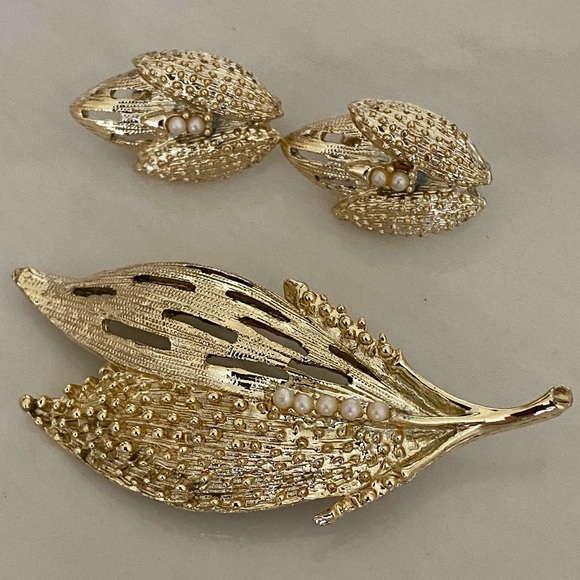 Vintage Brooch and Clip by n Earrings Set - Picture 1 of 7